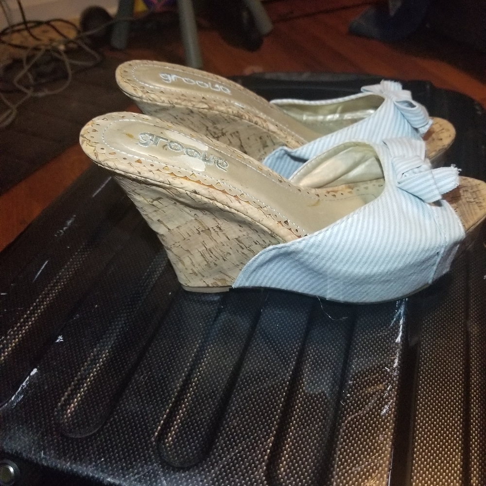 Groove wedges